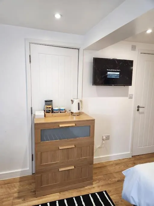 Lovely En-Suite Room With Private Entry, Close To Station Bexleyheath 0*,